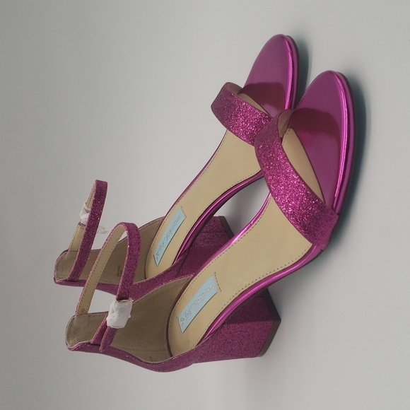 1510- Betsey Johnson Women's Sandals Size 7.5 Pink Color NWT - Picture 1 of 9